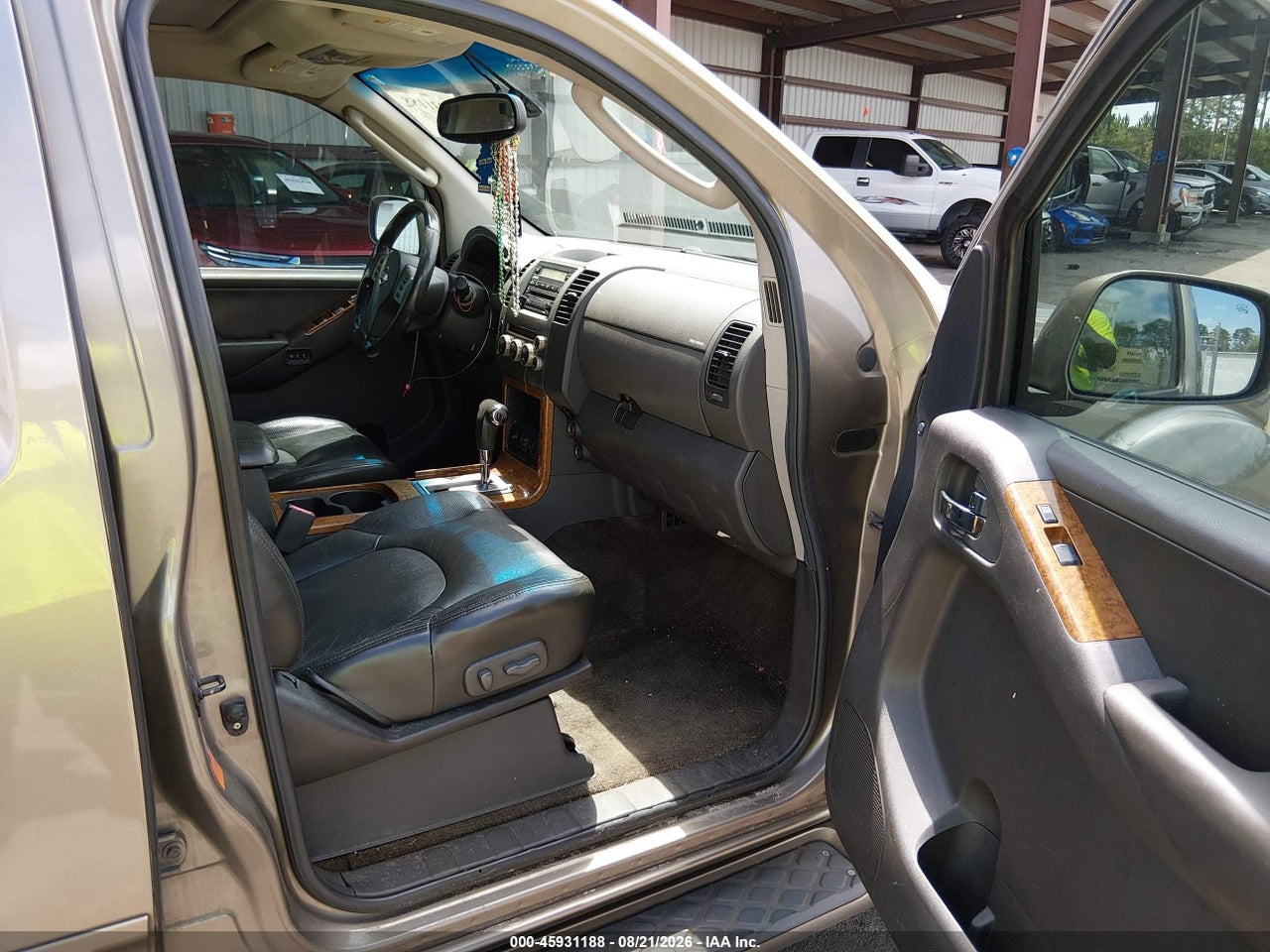 2005 NISSAN PATHFINDER LE · 5/11