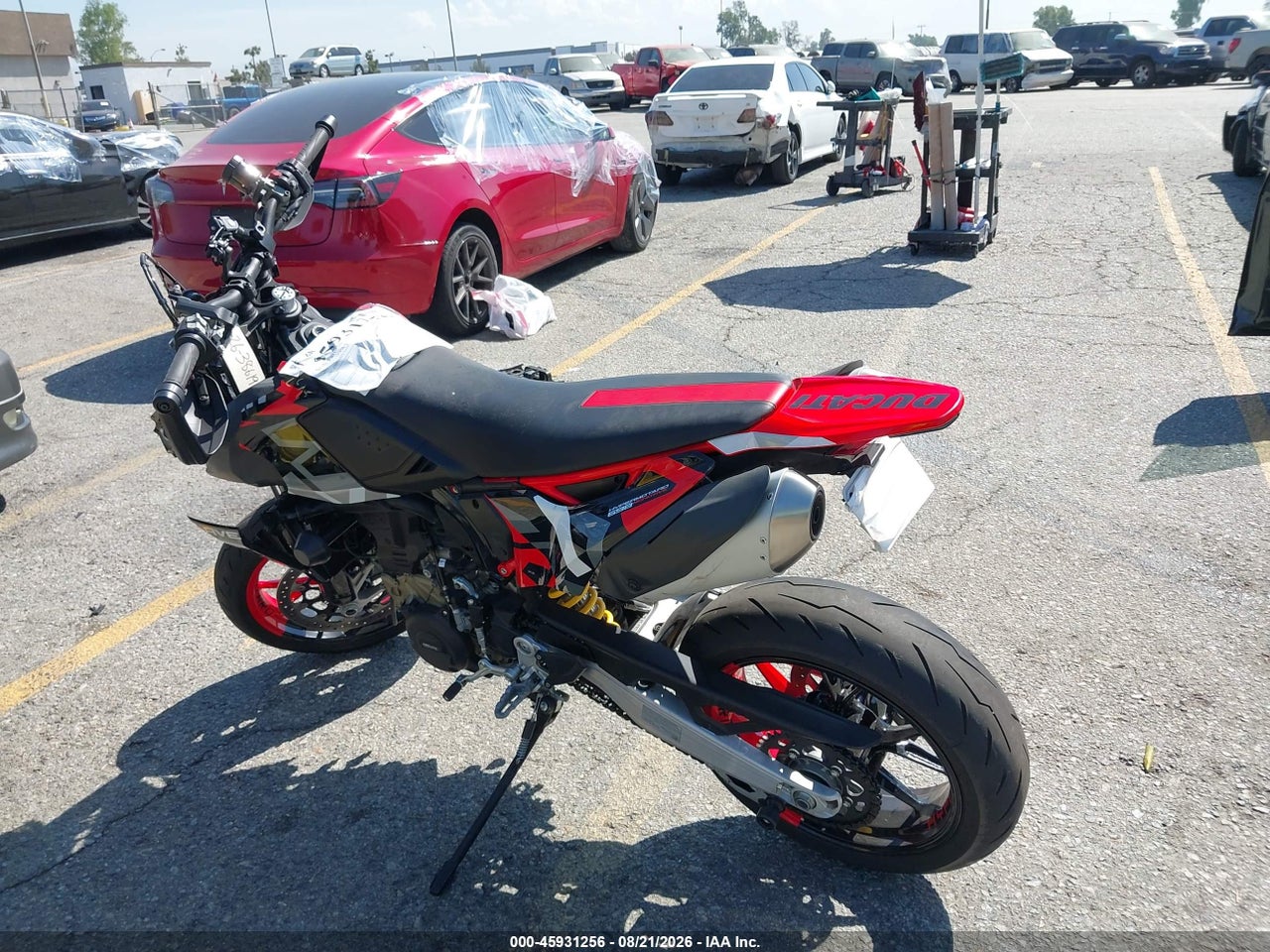 2025 DUCATI HYPERMOTARD · 3/11