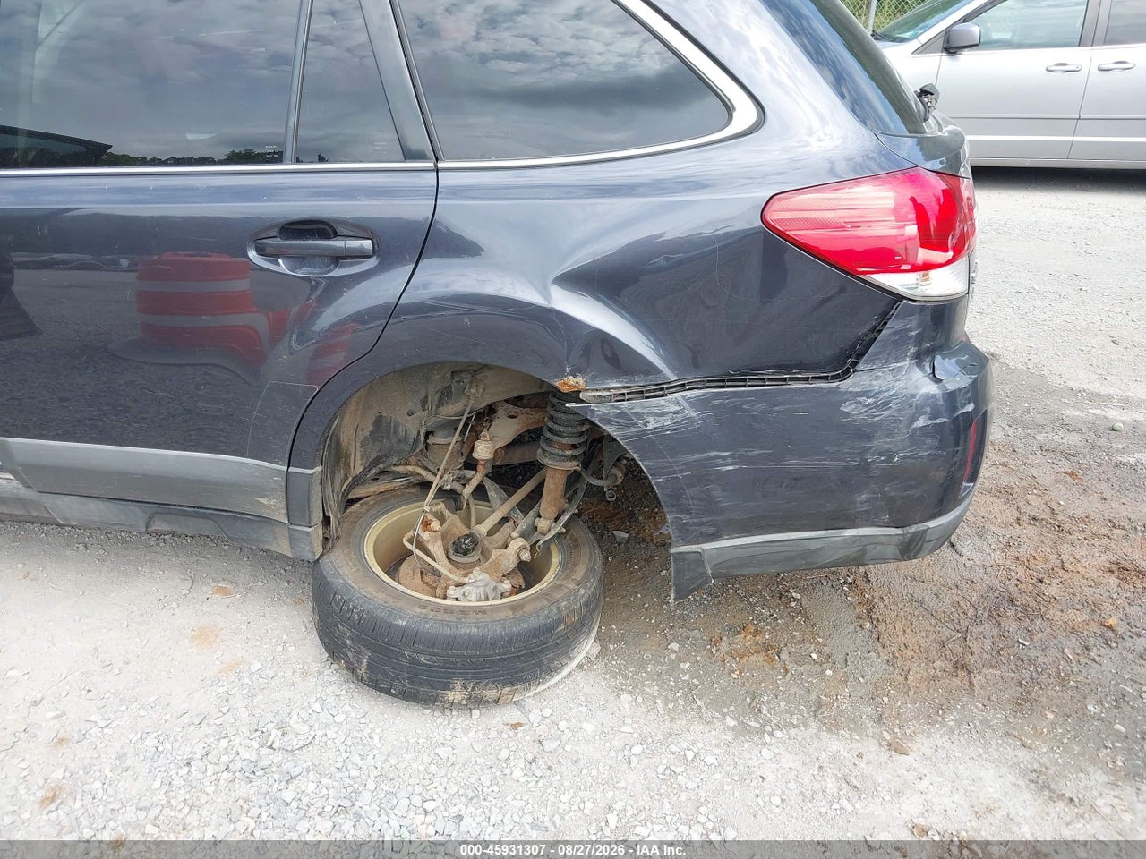 2010 SUBARU OUTBACK · 6/11