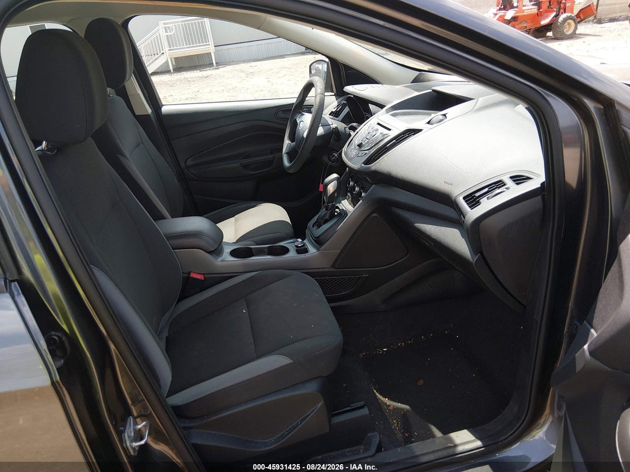 2015 FORD ESCAPE S · 5/11