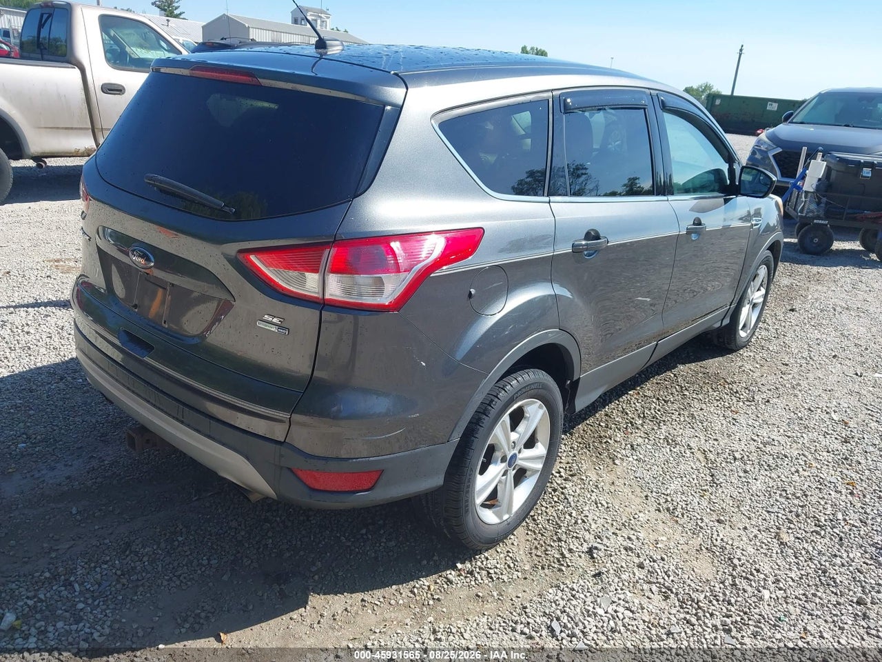 2015 FORD ESCAPE SE · 4/11