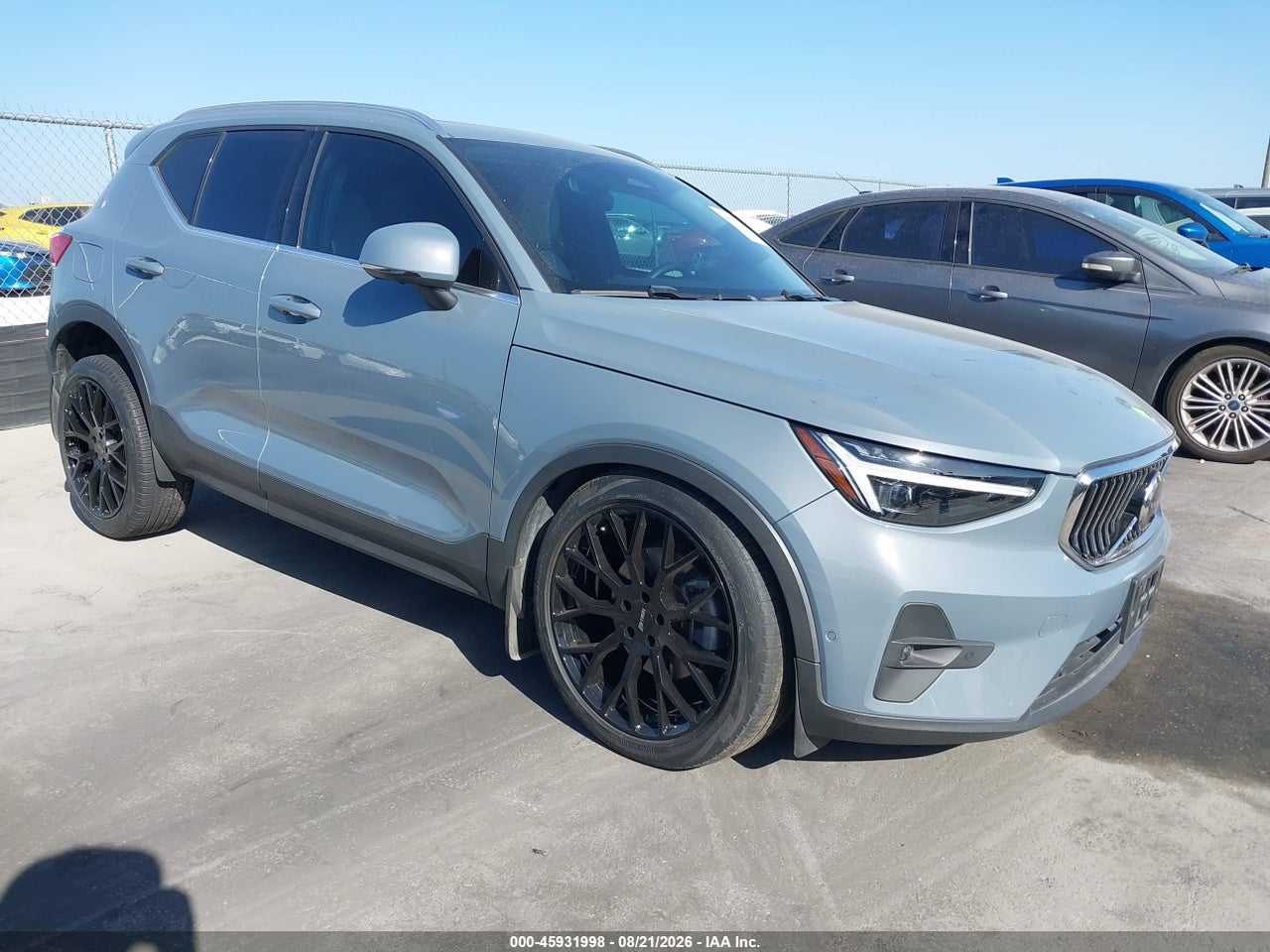 YV4L12UA6P2****** · 2023 VOLVO XC40 B5 ULTIMATE BRIGHT THEME