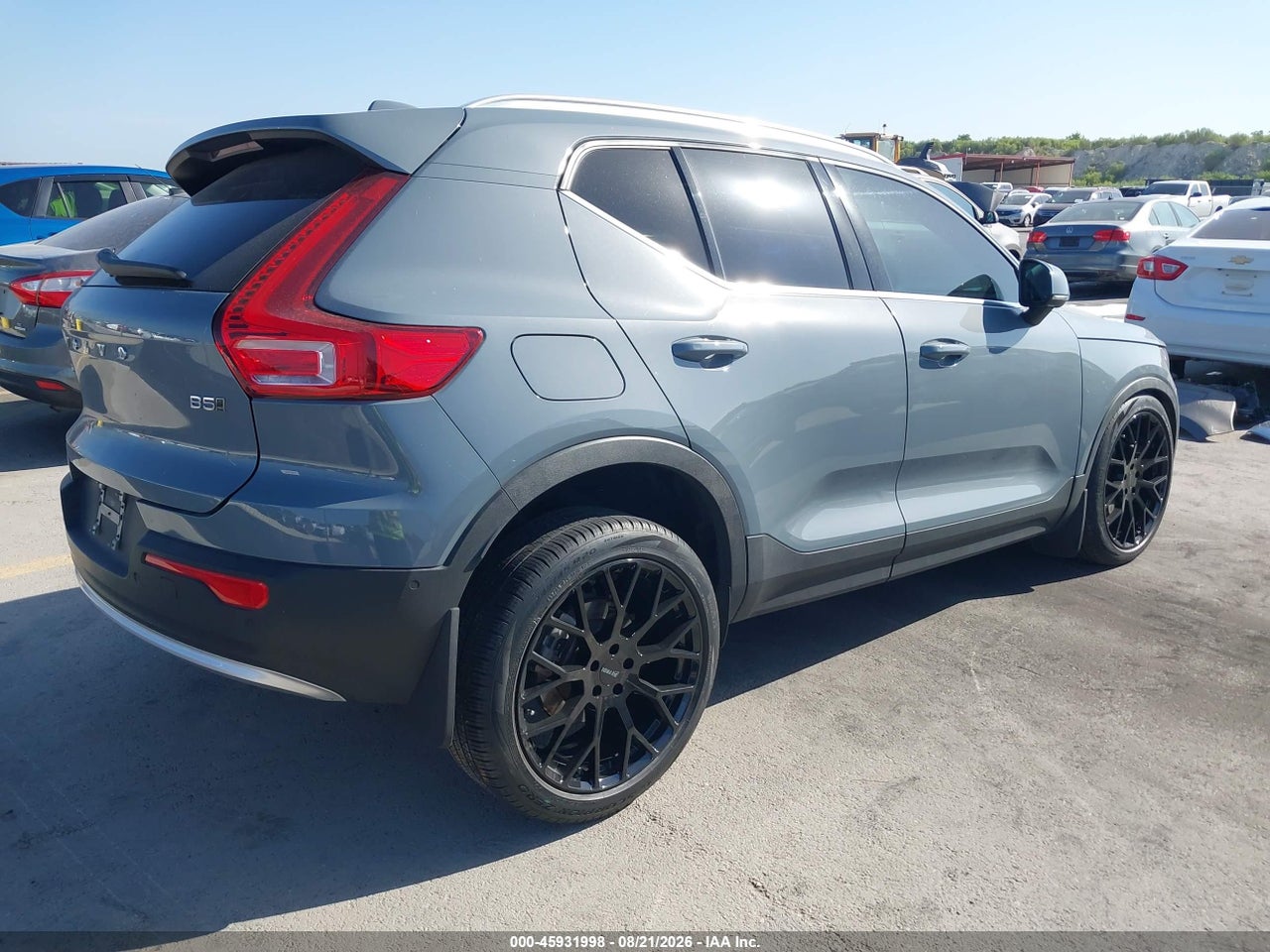 2023 VOLVO XC40 B5 ULTIMATE BRIGHT THEME · 4/11