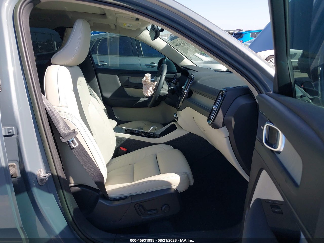 2023 VOLVO XC40 B5 ULTIMATE BRIGHT THEME · 5/11