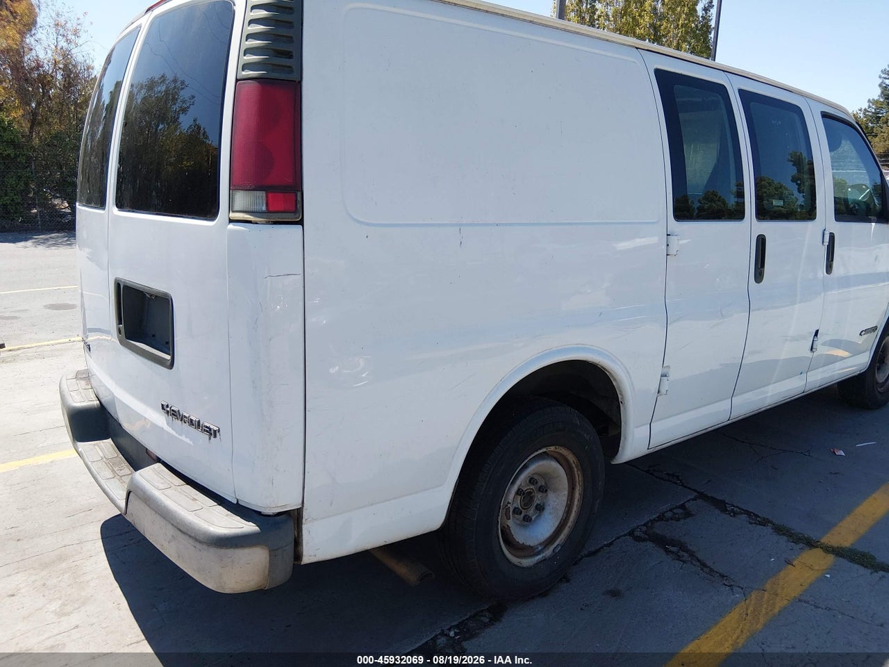 2000 CHEVROLET EXPRESS   · 6/11