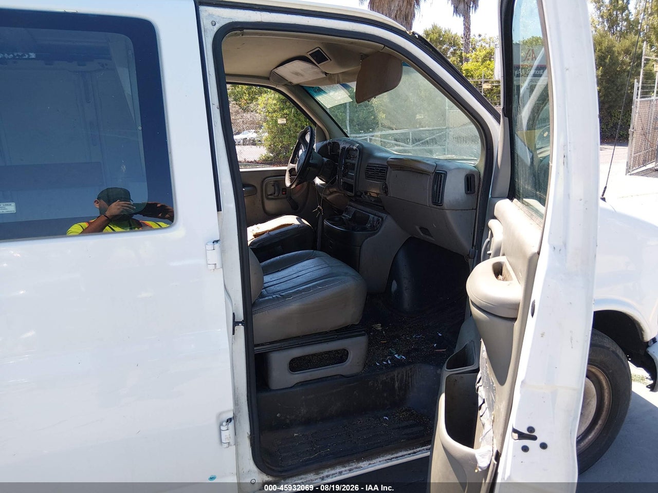 2000 CHEVROLET EXPRESS   · 5/11