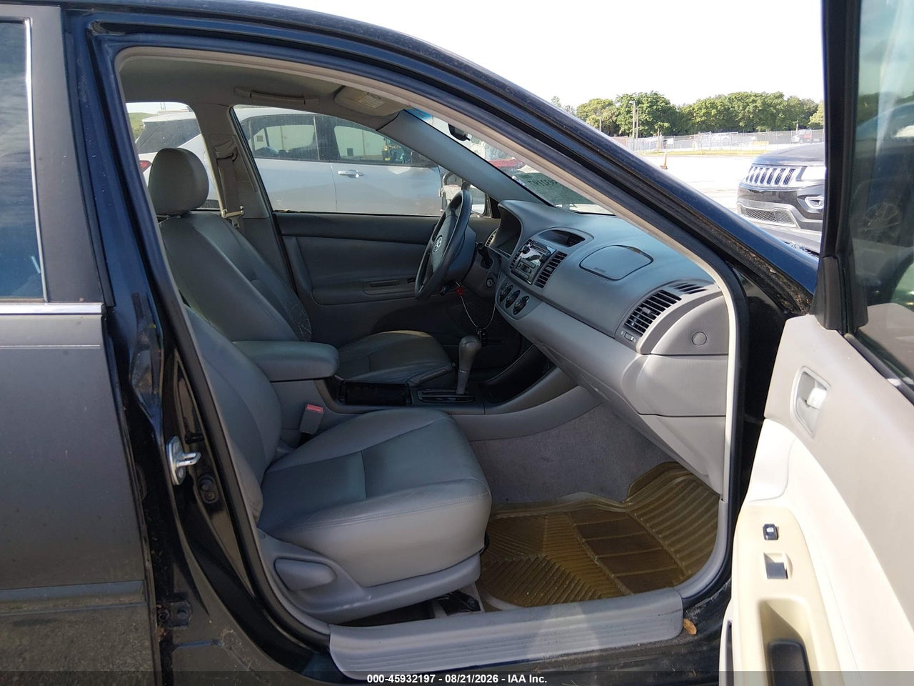 2002 TOYOTA CAMRY LE · 5/11