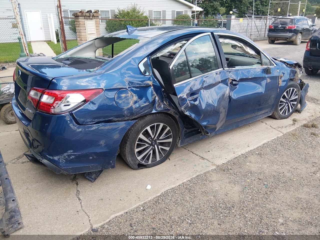 2019 SUBARU LEGACY 2.5I PREMIUM · 4/10