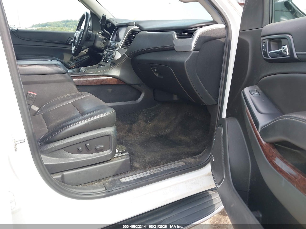 2017 GMC YUKON XL SLT · 5/11