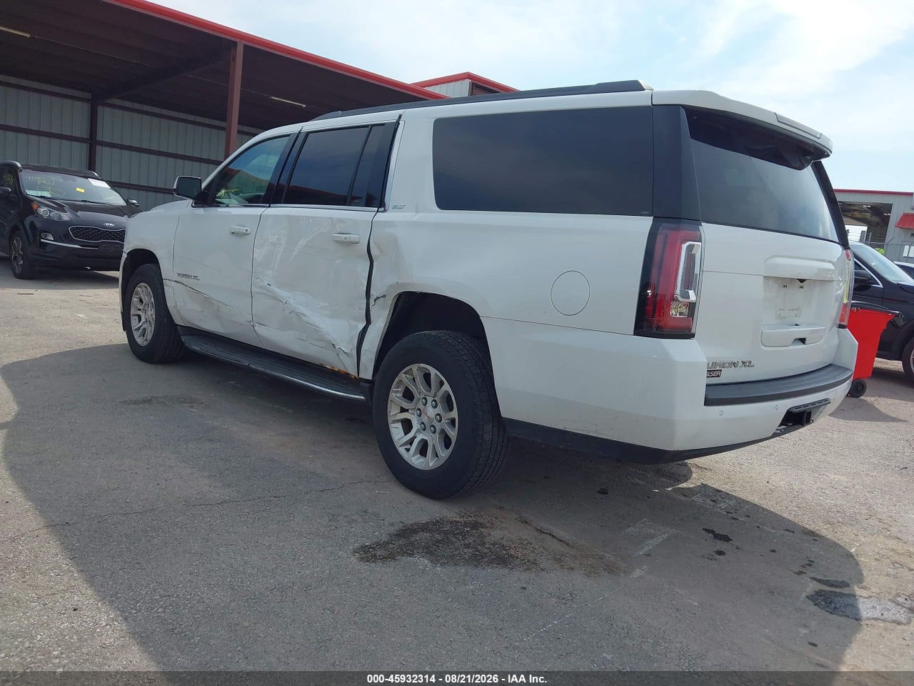2017 GMC YUKON XL SLT · 3/11