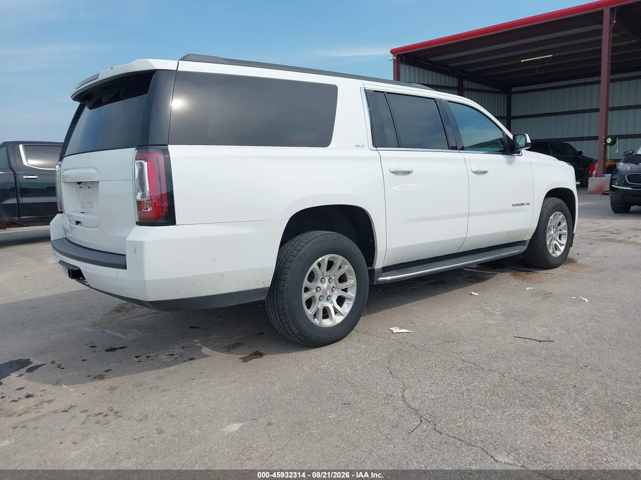 2017 GMC YUKON XL SLT · 4/11