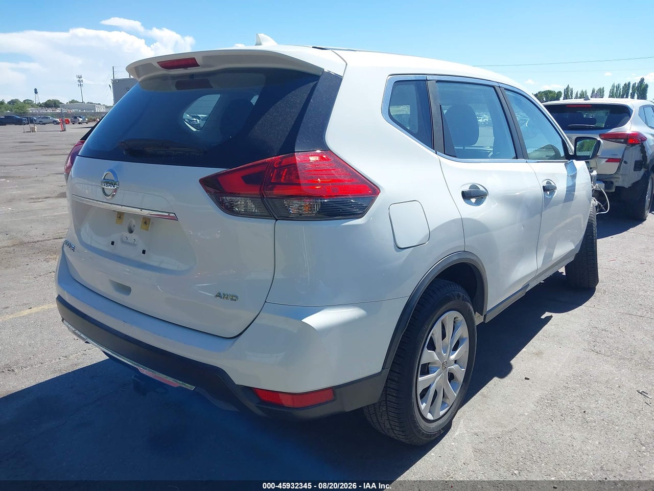 2017 NISSAN ROGUE S · 4/11