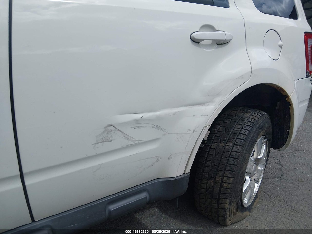 2011 FORD ESCAPE LIMITED · 6/11