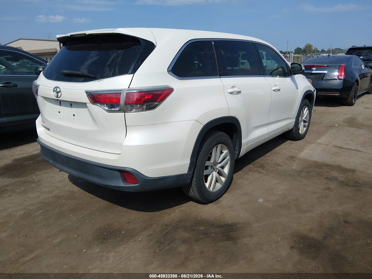 2016 TOYOTA HIGHLANDER LE V6 · 4/11