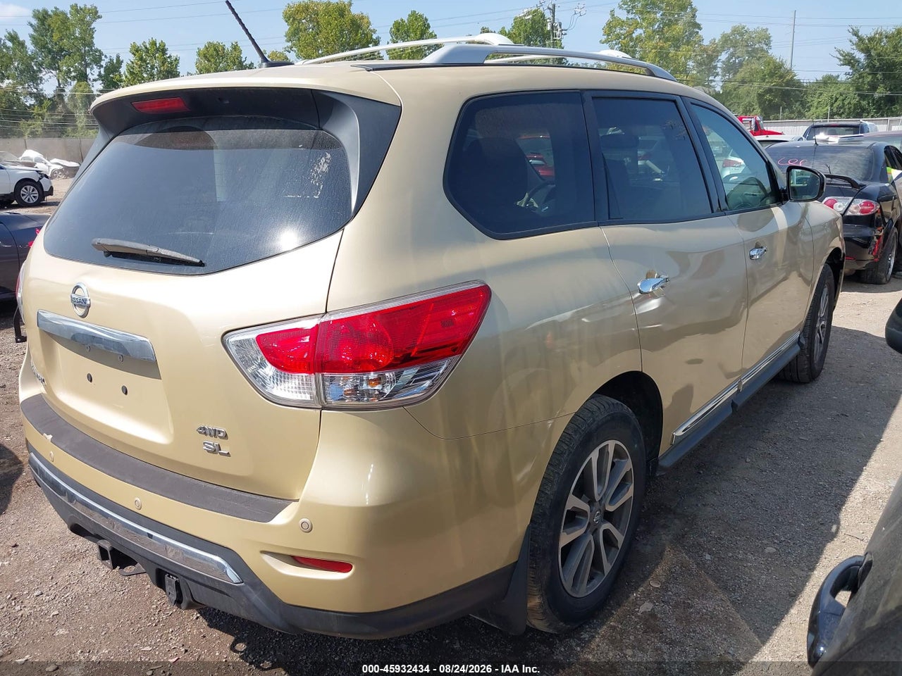 2013 NISSAN PATHFINDER SL · 4/11