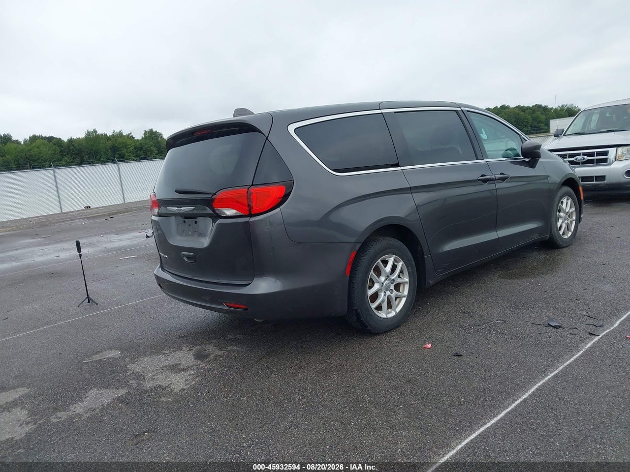 2017 CHRYSLER PACIFICA TOURING · 4/11