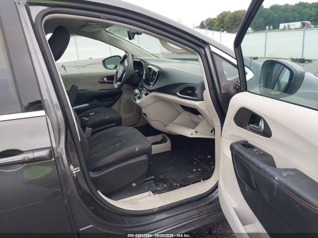 2017 CHRYSLER PACIFICA TOURING · 5/11