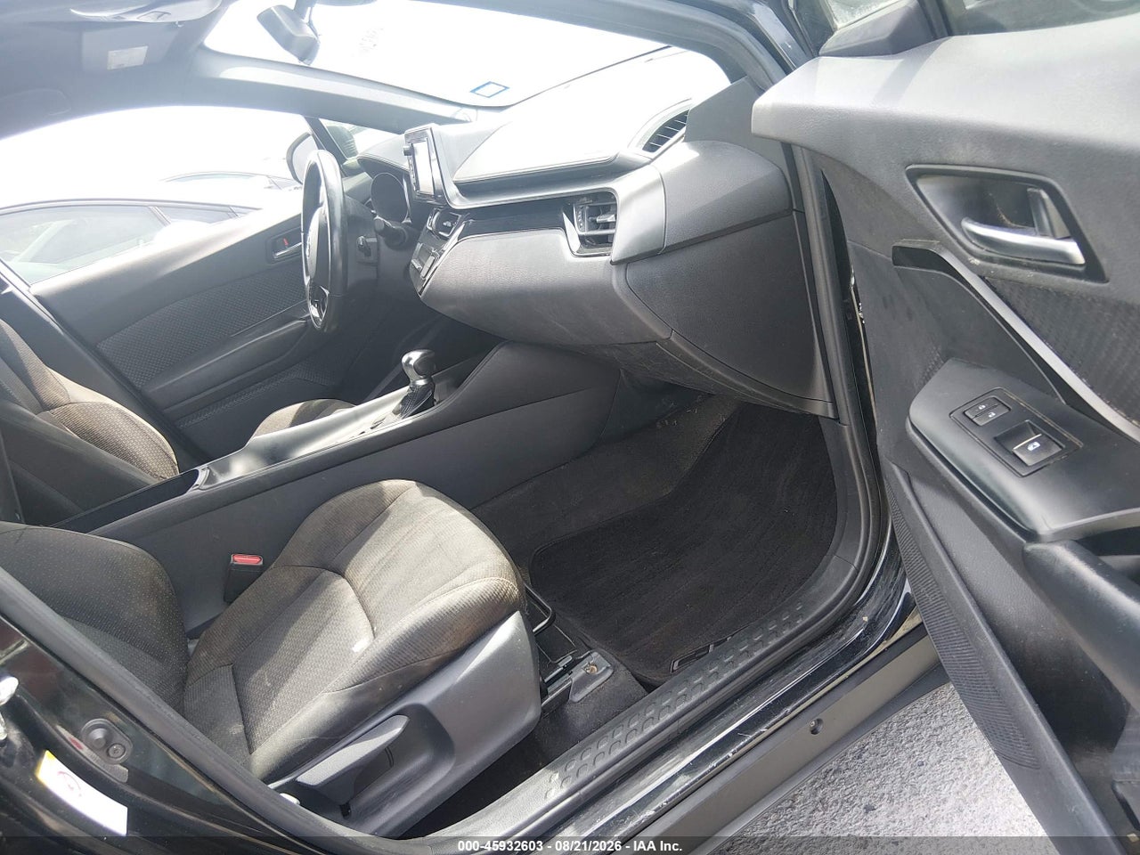 2018 TOYOTA C-HR XLE · 5/11