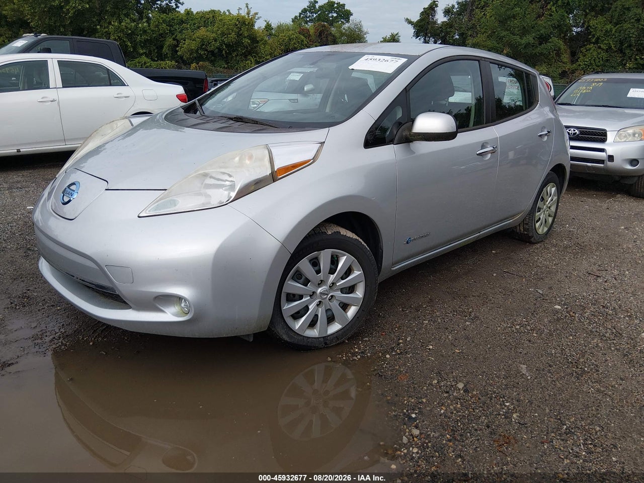 2015 NISSAN LEAF S · 2/11