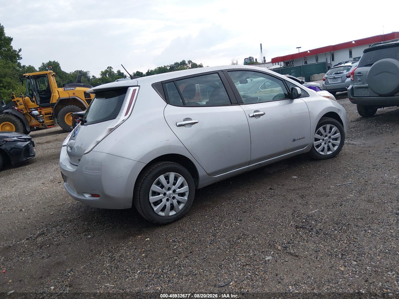 2015 NISSAN LEAF S · 4/11