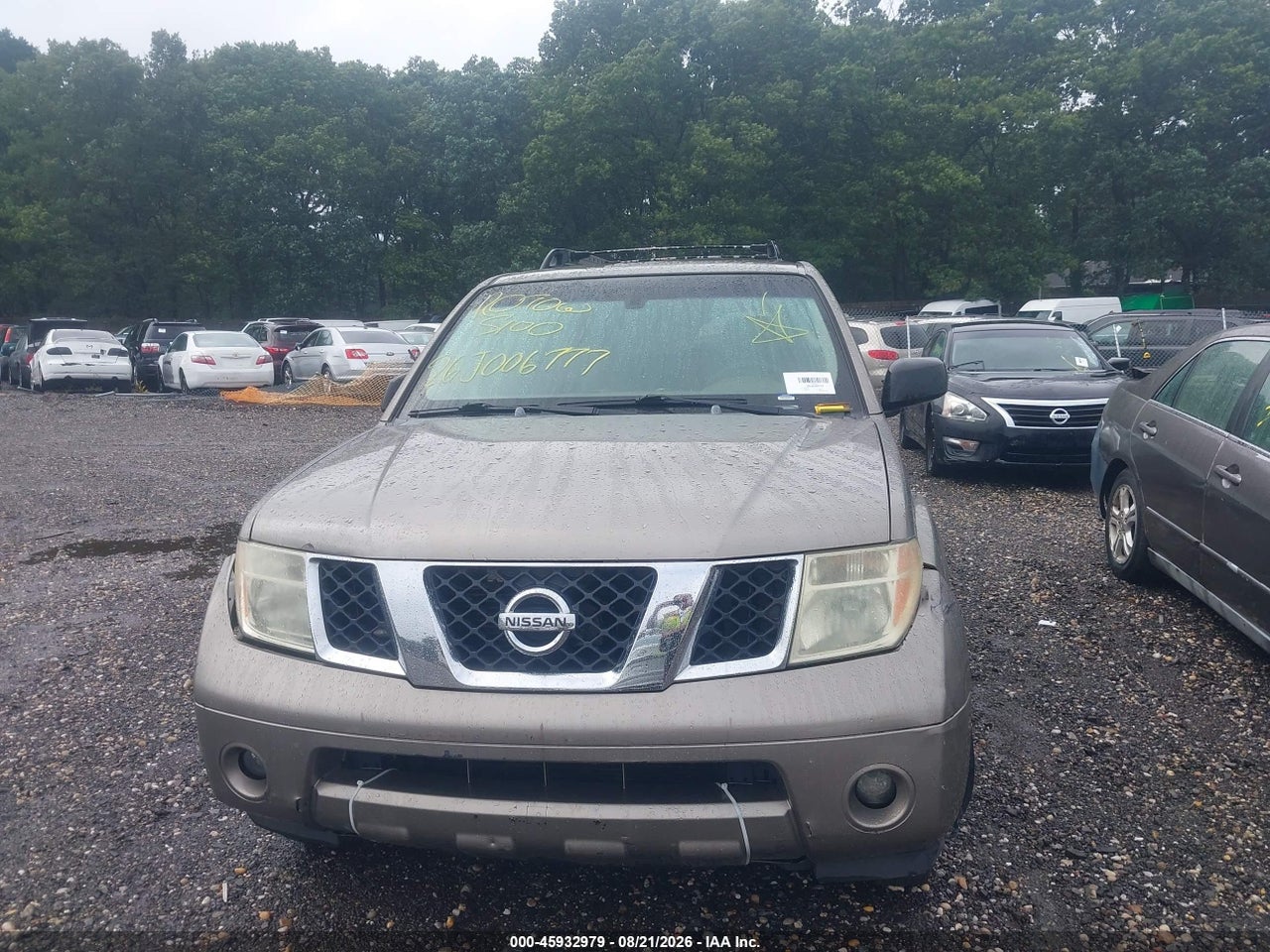 2005 NISSAN PATHFINDER XE · 6/10