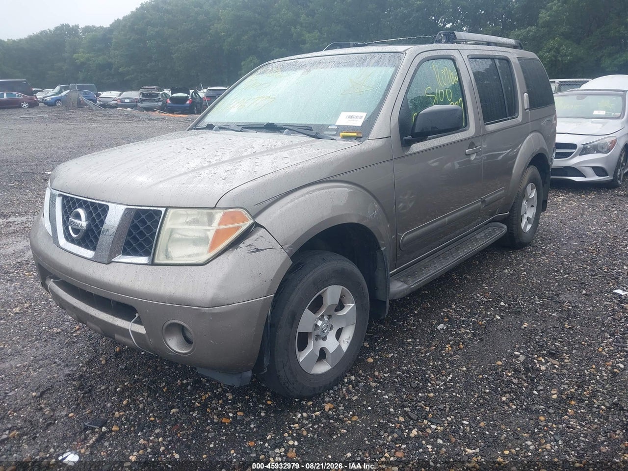2005 NISSAN PATHFINDER XE · 2/10