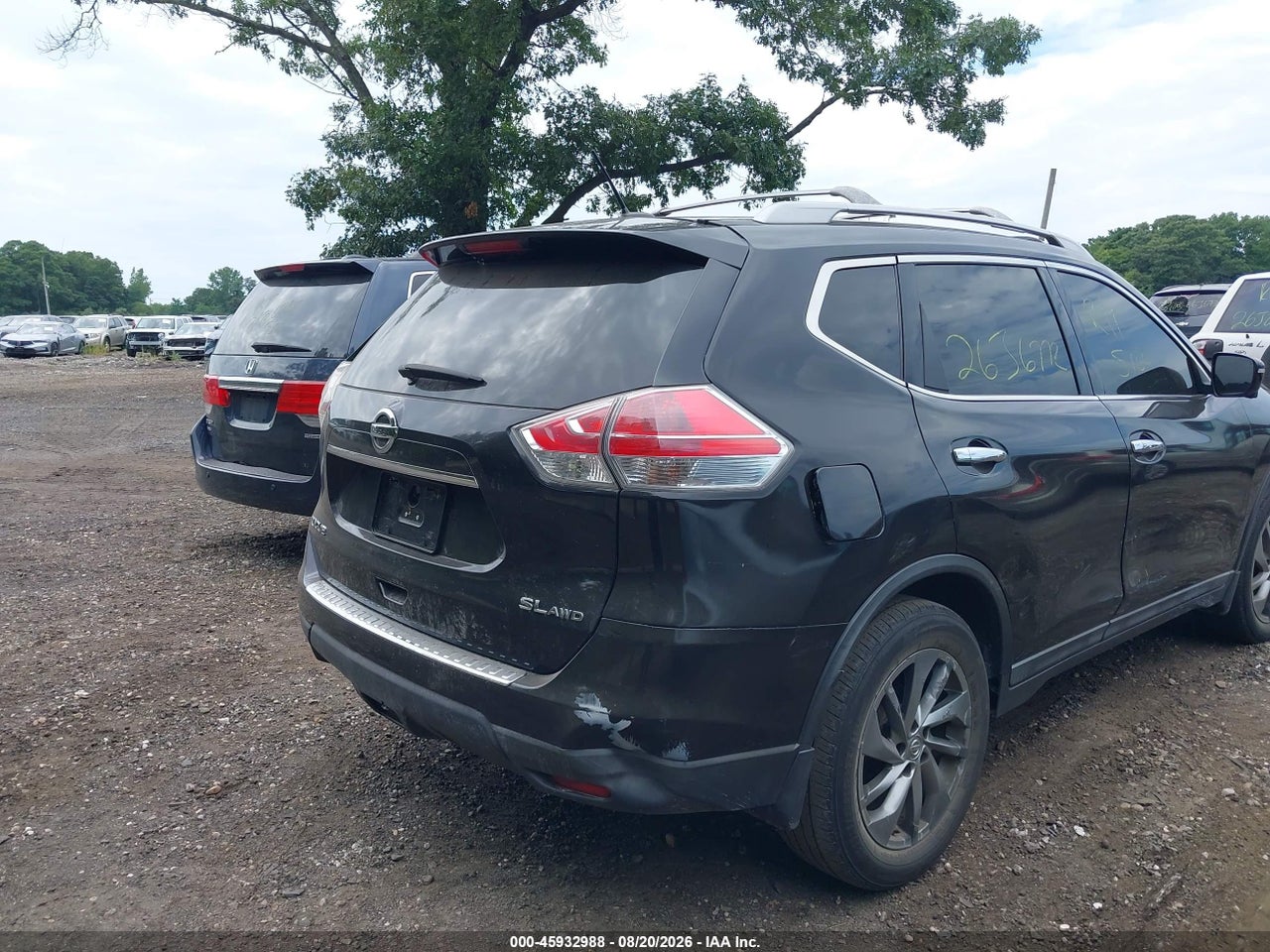 2015 NISSAN ROGUE SL · 4/10