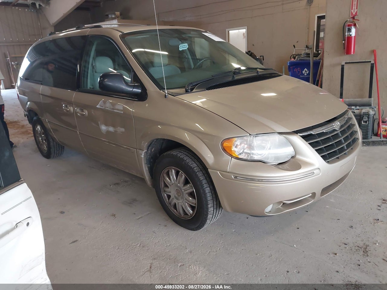 2C4GP64L85R****** · 2005 CHRYSLER TOWN &amp; COUNTRY LIMITED