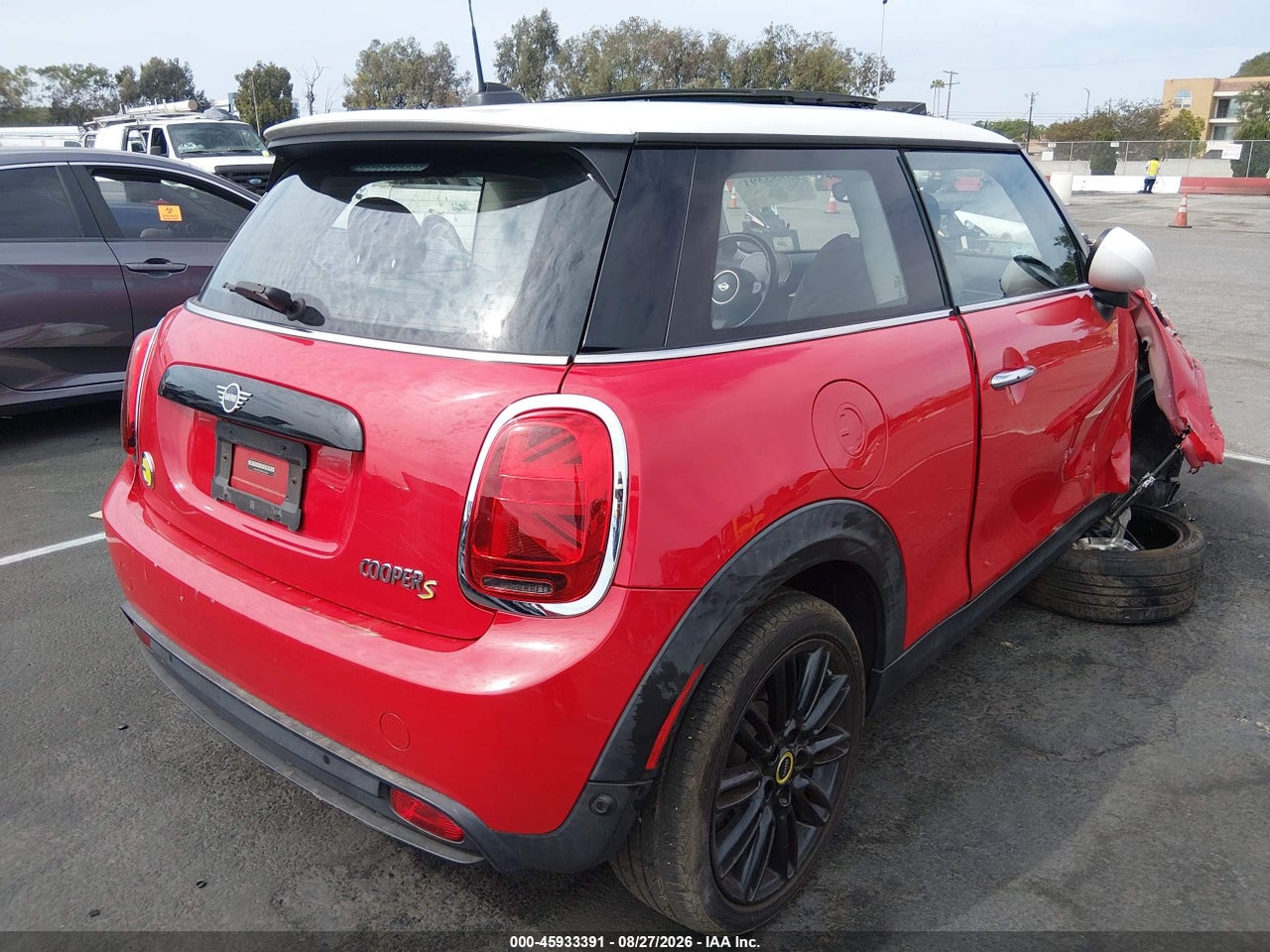 2023 MINI SE HARDTOP COOPER · 4/10