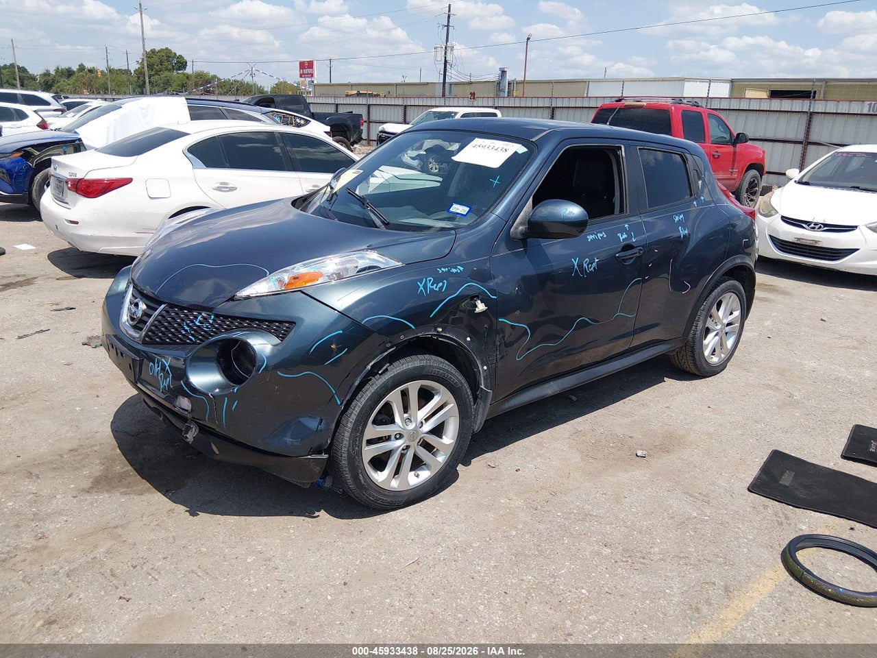 2013 NISSAN JUKE SL · 2/11