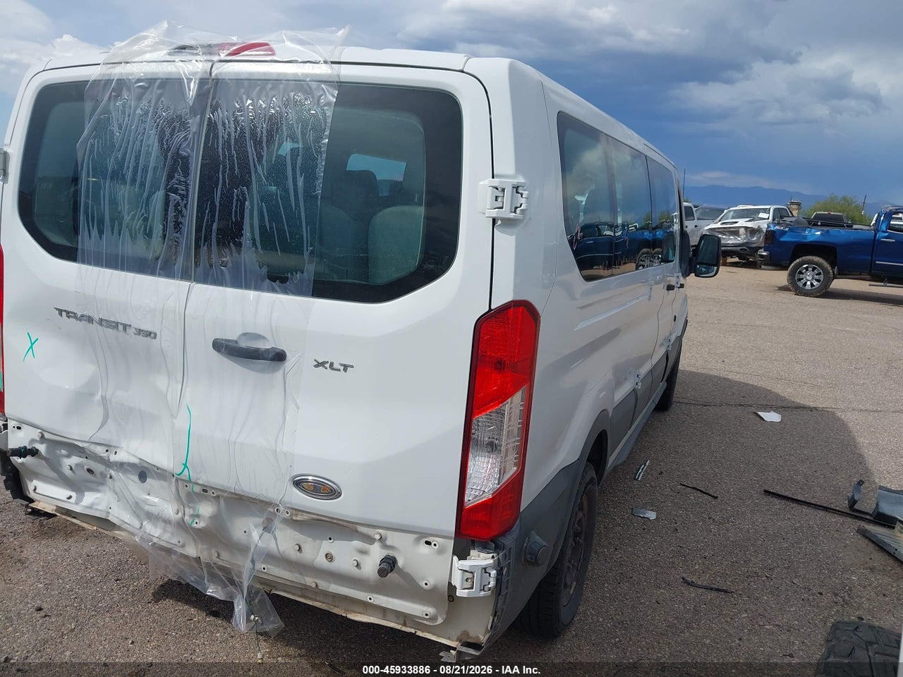 2015 FORD TRANSIT-350 XLT · 4/11