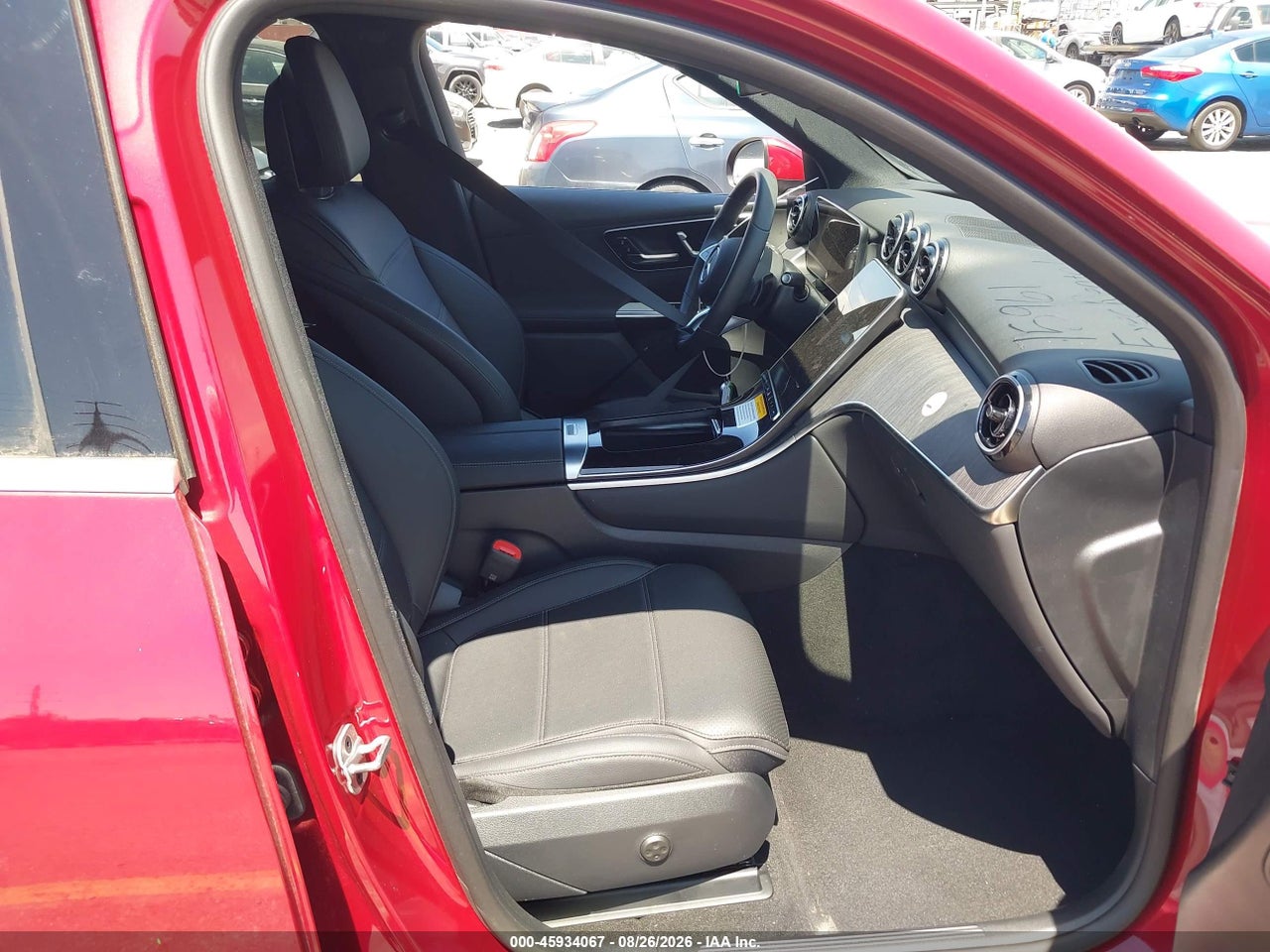 2026 MERCEDES-BENZ GLC 300 · 5/7