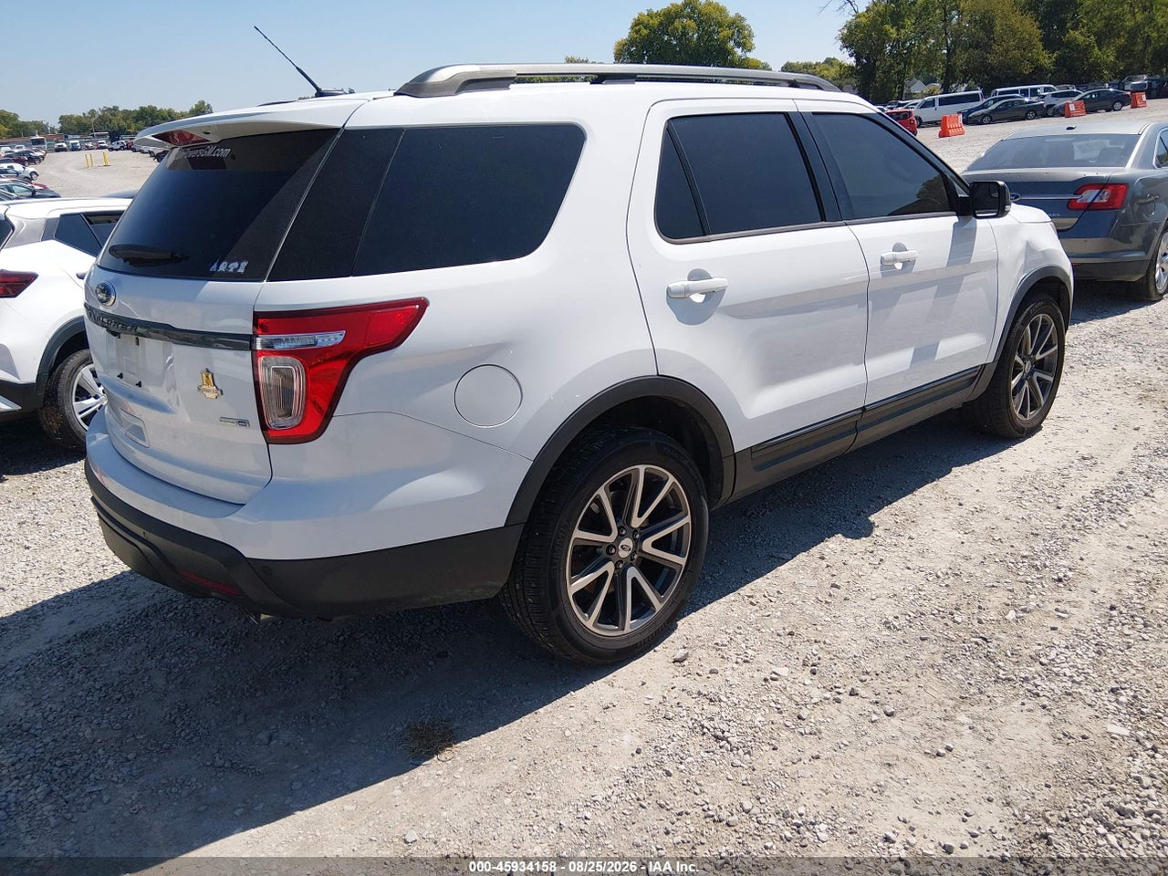 2015 FORD EXPLORER XLT · 4/11