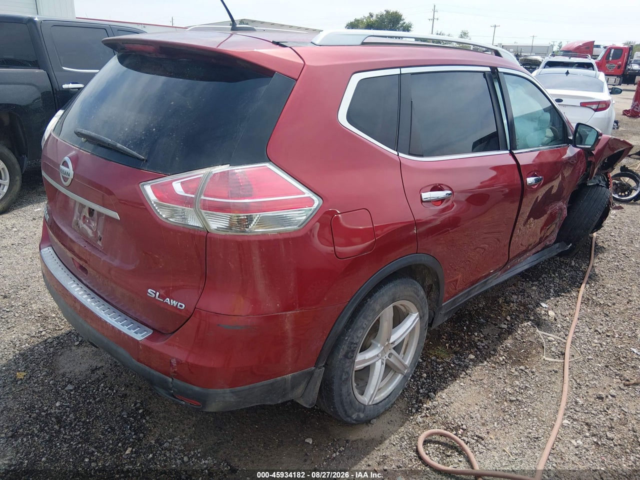 2015 NISSAN ROGUE SL · 4/11
