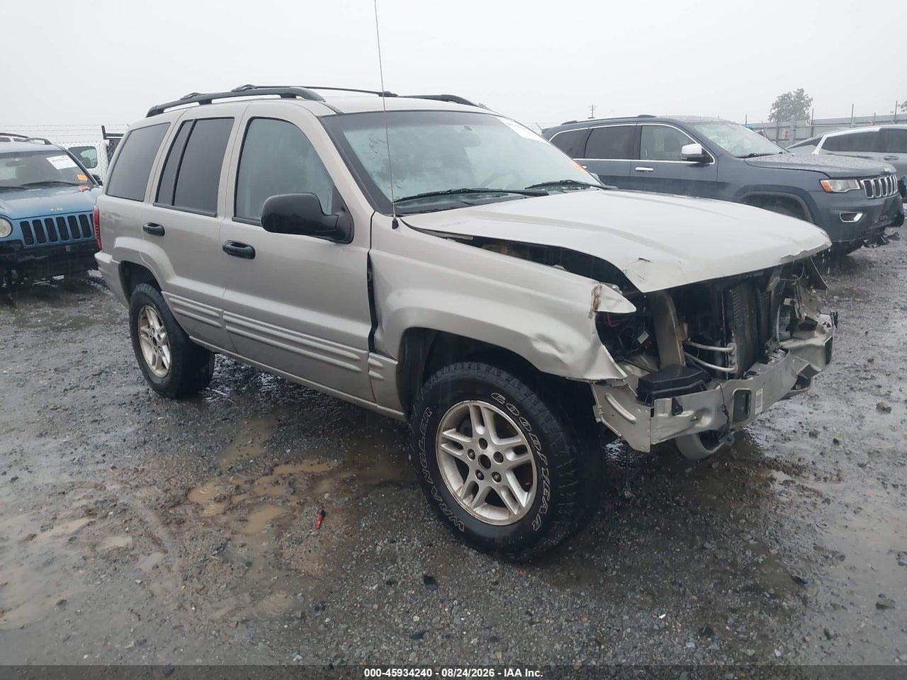 1J4GW48SX4C****** · 2004 JEEP GRAND CHEROKEE LAREDO