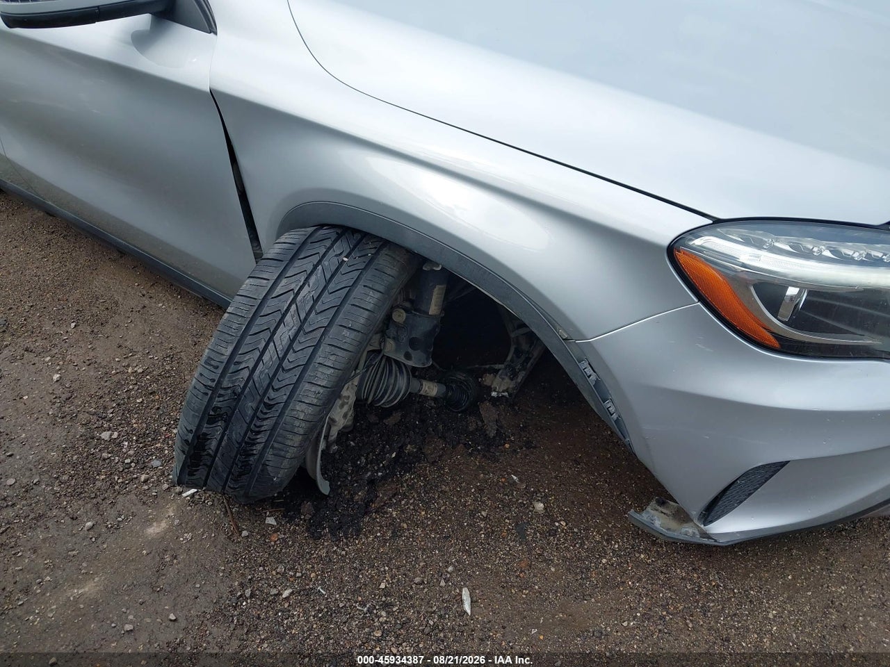 2015 MERCEDES-BENZ GLA 250 4MATIC · 6/11