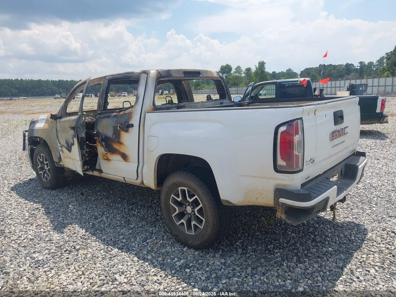 2022 GMC CANYON 4WD  SHORT BOX AT4 - LEATHER · 3/10