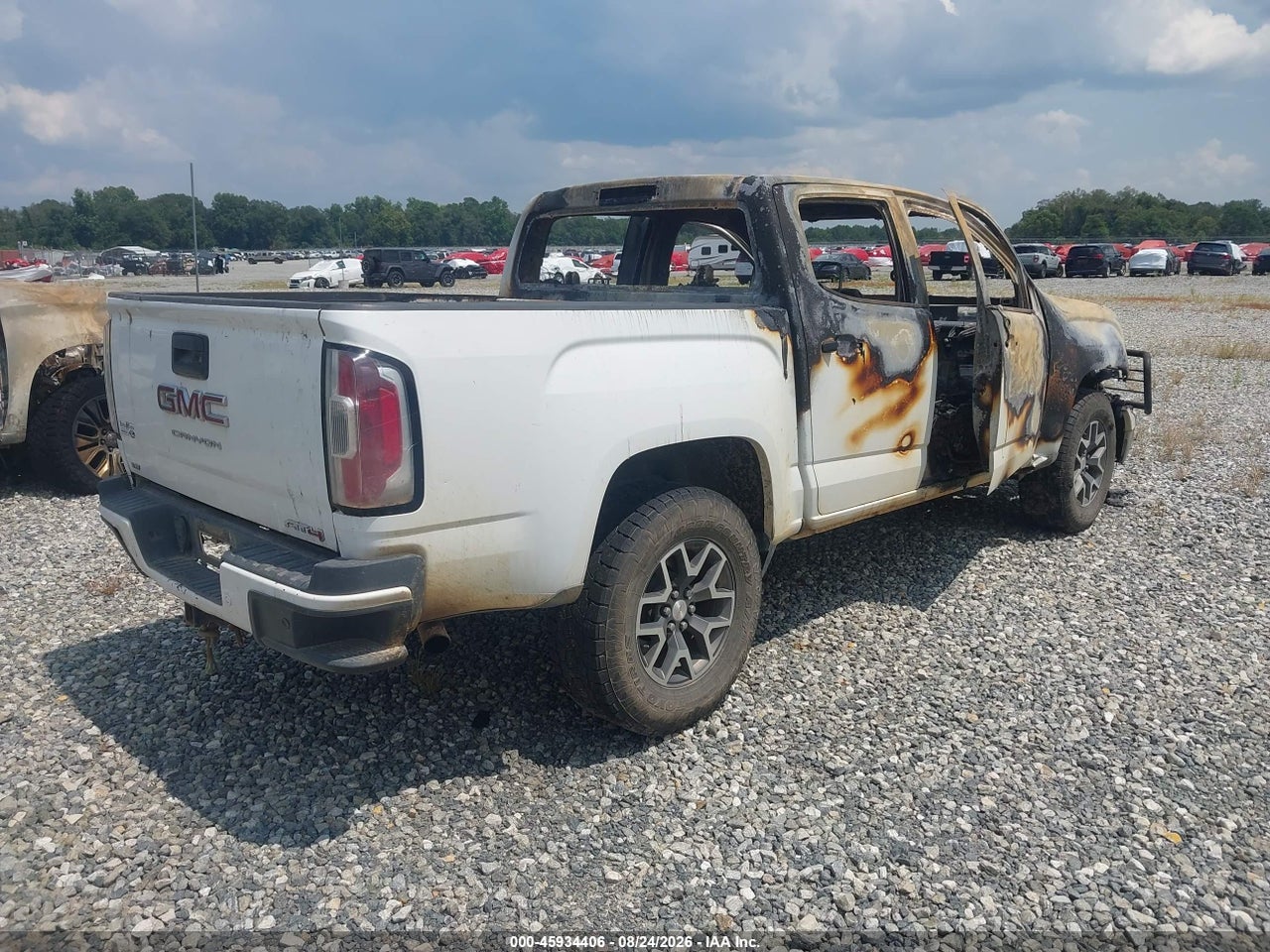 2022 GMC CANYON 4WD  SHORT BOX AT4 - LEATHER · 4/10