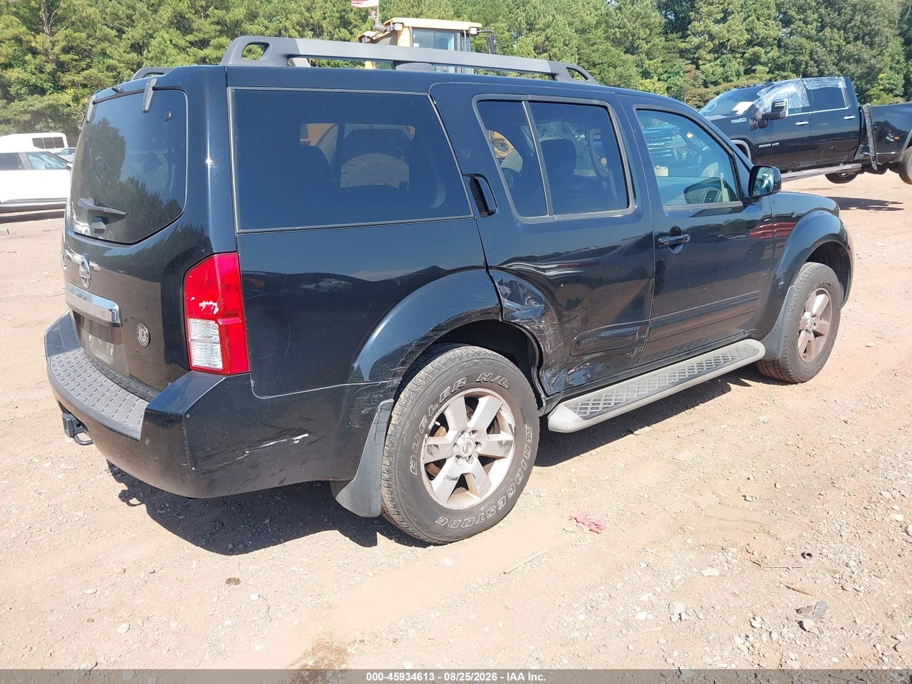 2012 NISSAN PATHFINDER SV · 4/11