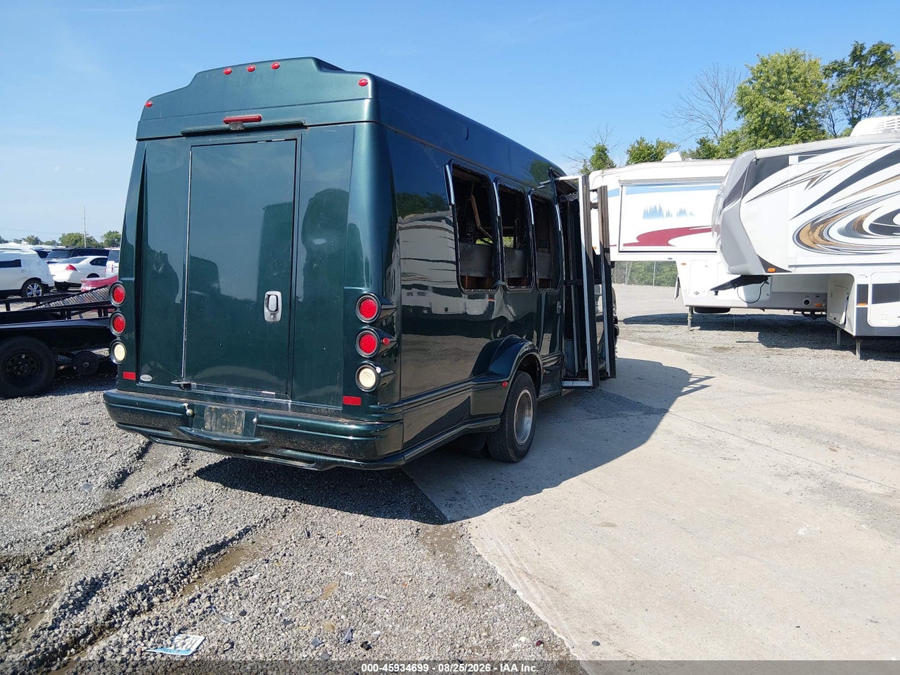 2009 CHEVROLET EXPRESS CUTAWAY   · 4/10