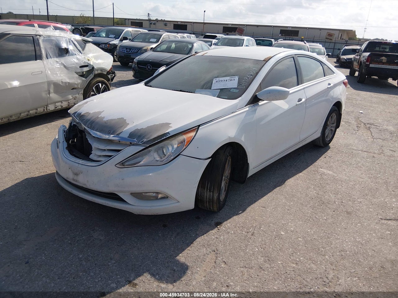 2013 HYUNDAI SONATA GLS · 2/10