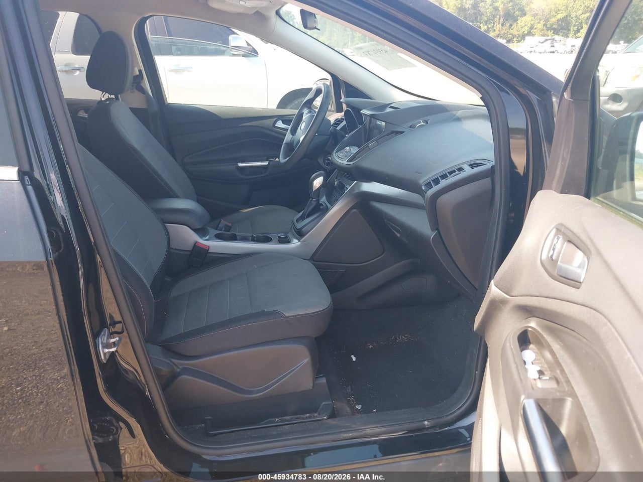 2016 FORD ESCAPE SE · 5/11