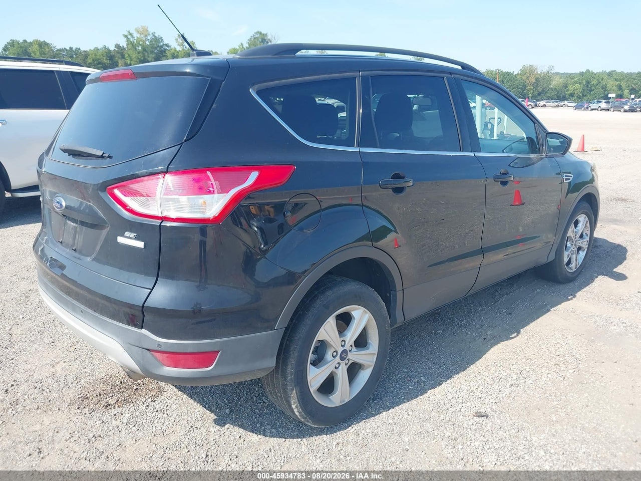 2016 FORD ESCAPE SE · 4/11