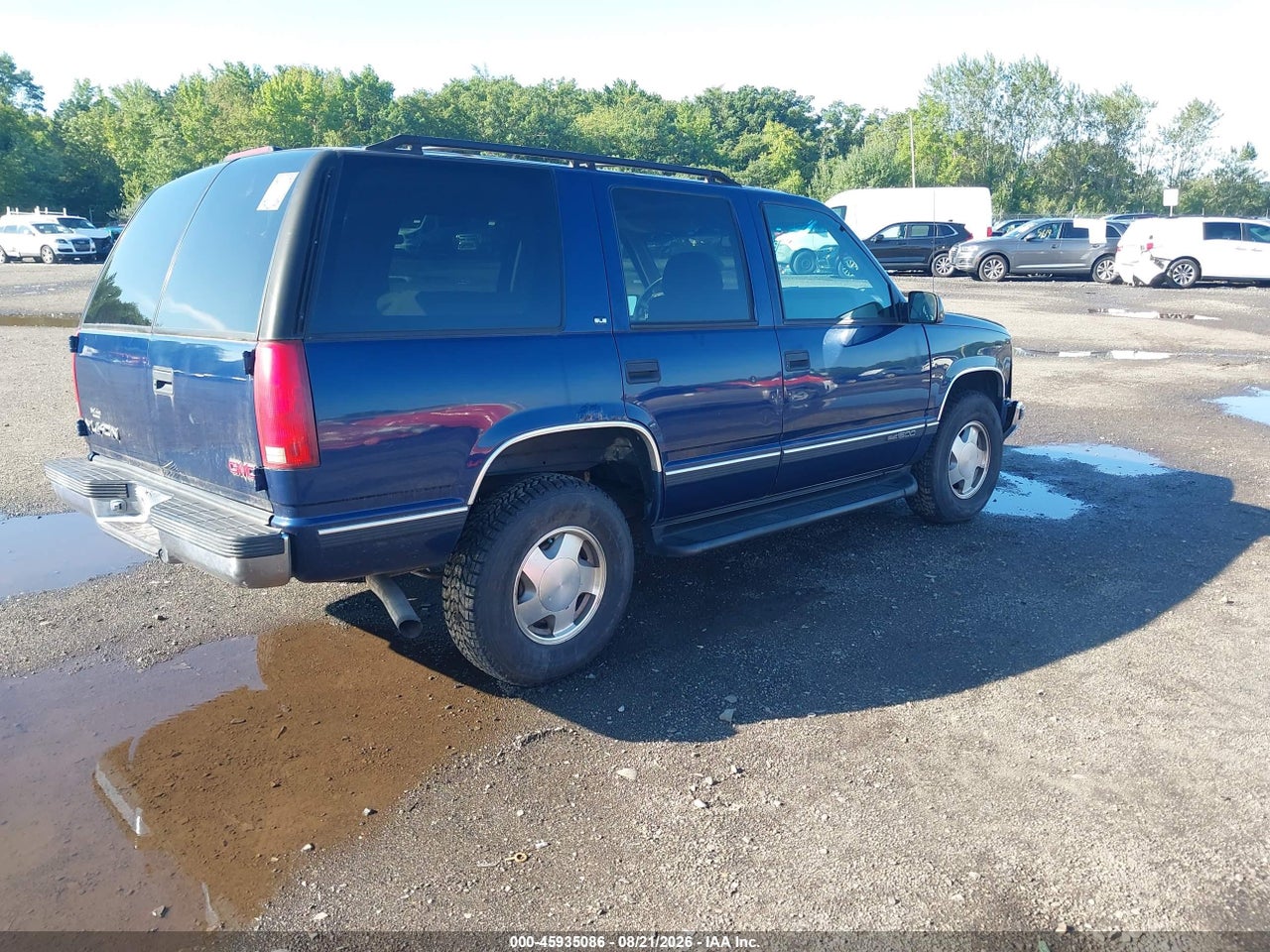 1999 GMC YUKON SLE · 4/11