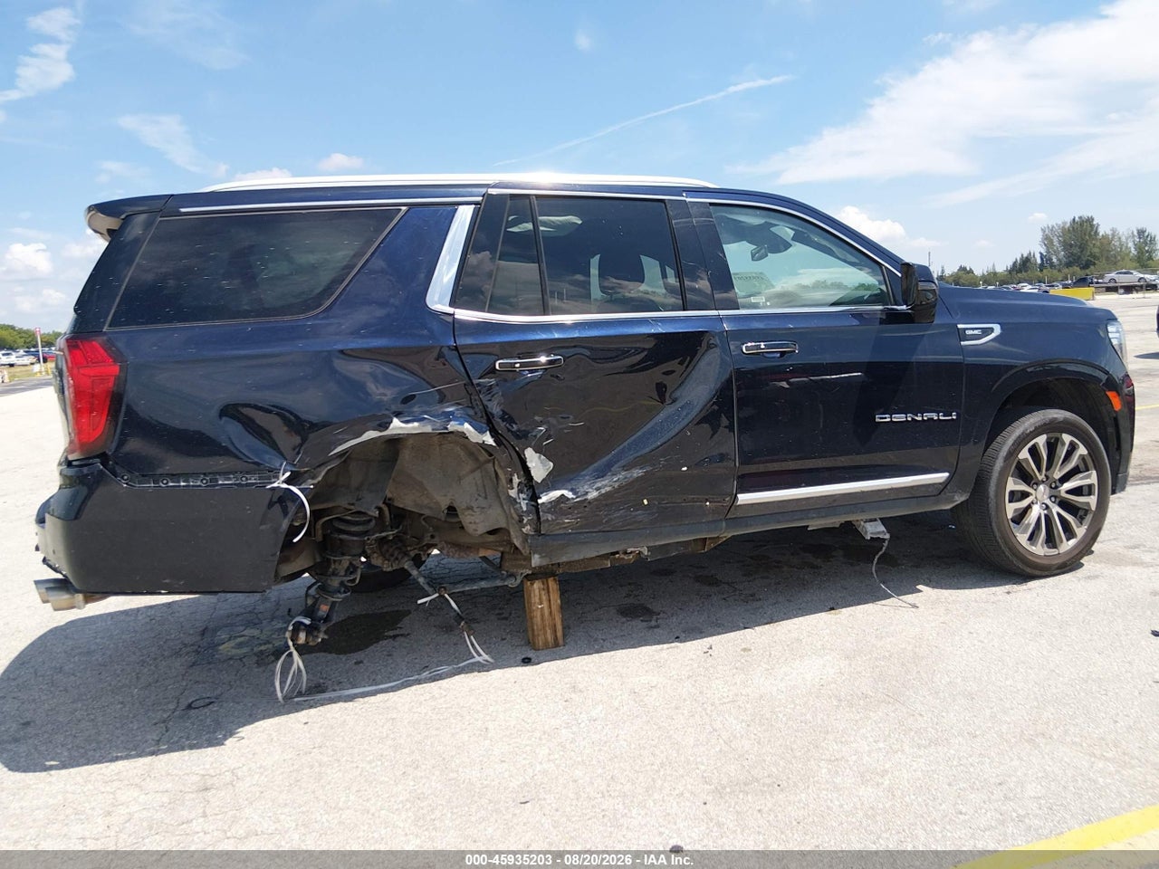 2023 GMC YUKON 4WD DENALI · 6/11