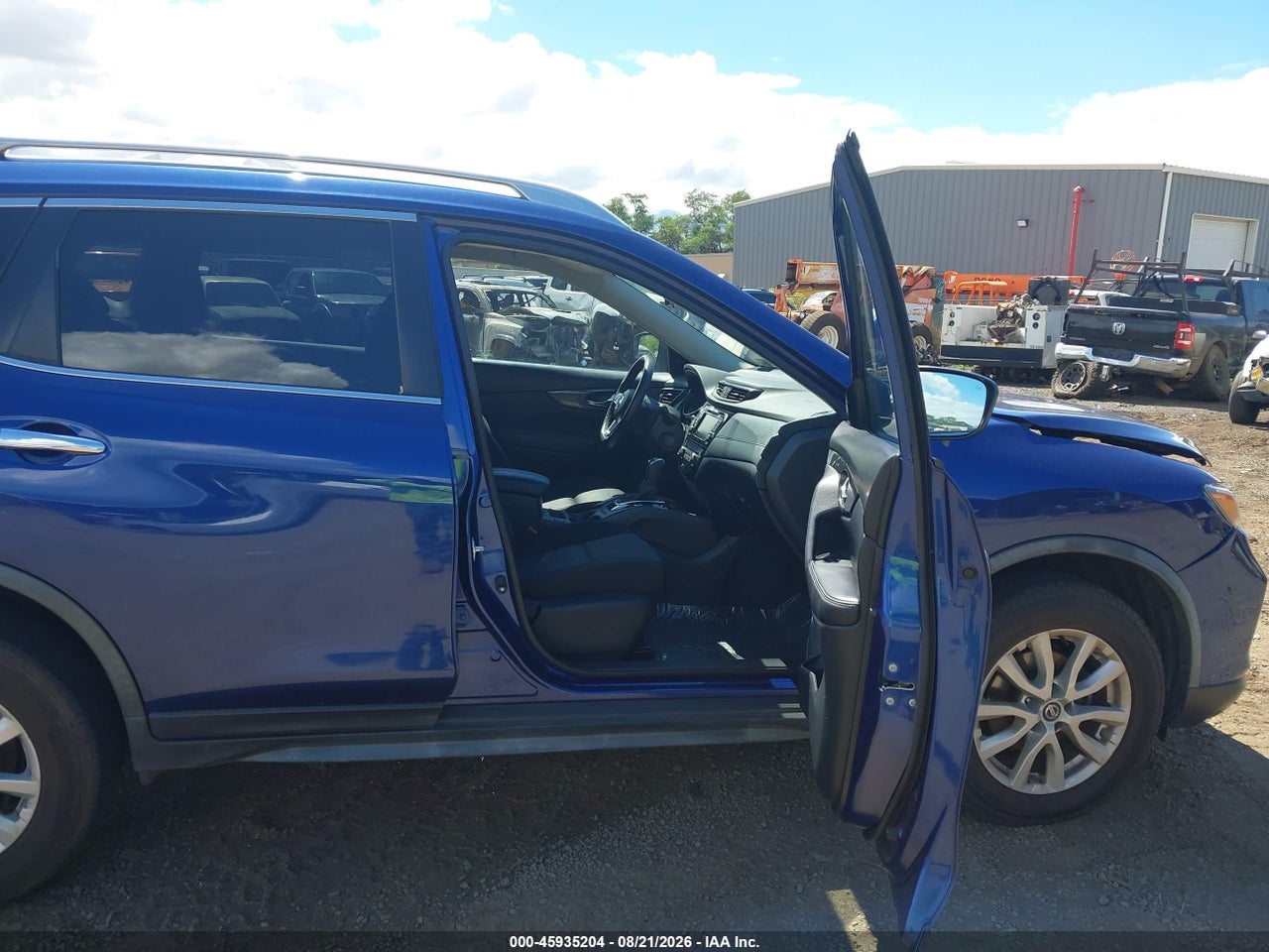 2018 NISSAN ROGUE SV · 5/11