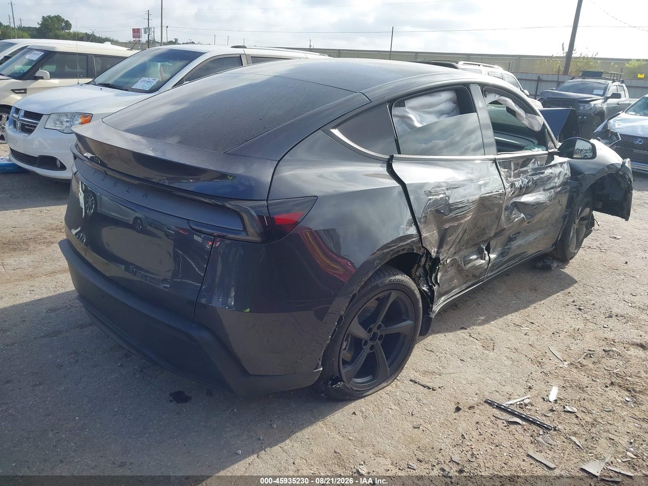 2026 TESLA MODEL Y PREMIUM/REAR-WHEEL DRIVE · 4/9