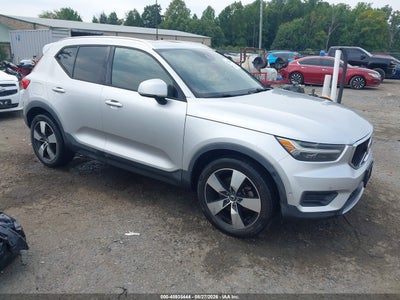 YV4162UK2K2****** · 2019 VOLVO XC40 T5 MOMENTUM