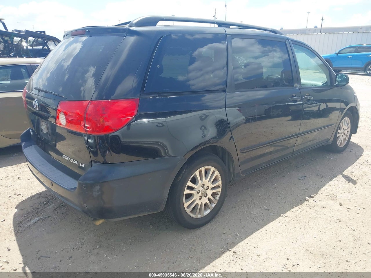 2008 TOYOTA SIENNA LE · 4/11