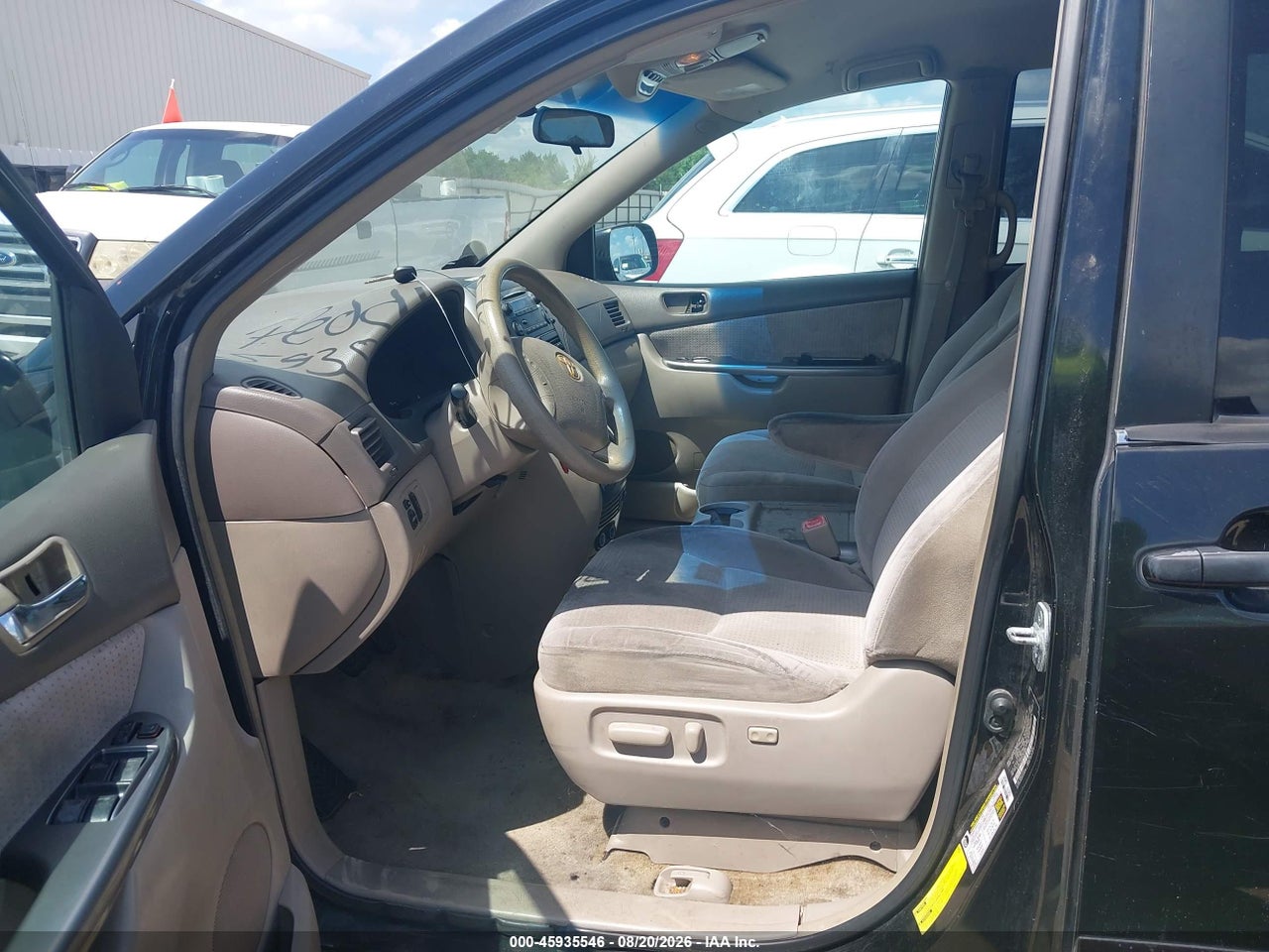 2008 TOYOTA SIENNA LE · 5/11